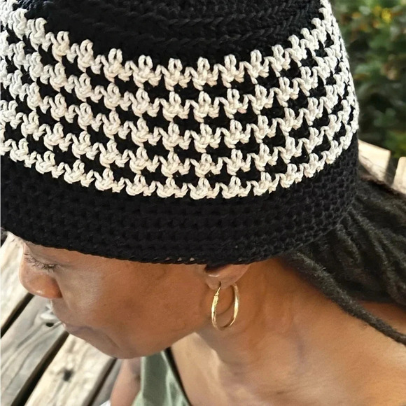 Handmade Crochet Ladies Houndstooth Beanie. main image 11